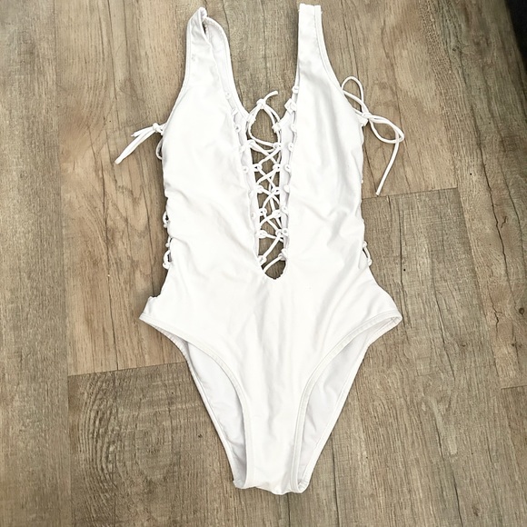 Fashion Nova white lace up one piece bikini M - Picture 4 of 6